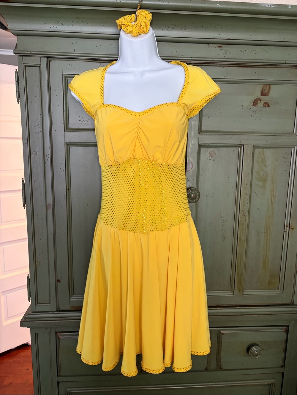 Yellow Dance Costume with Scrunchie MA
